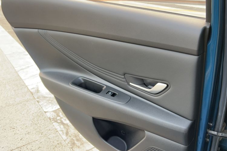 Used Hyundai Elantra 2021 1.5L CVT LUX Prestige Edition Interior 5