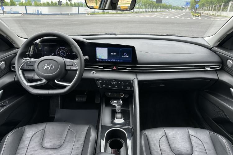 Used Hyundai Elantra 2021 1.5L CVT GLX Elite Edition Interior 7