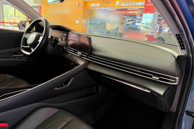 Used Hyundai Elantra 2021 1.5L CVT LUX Prestige Edition Interior 7