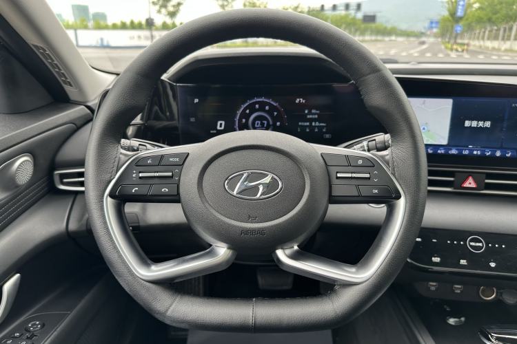 Used Hyundai Elantra 2021 1.5L CVT GLX Elite Edition Interior 8