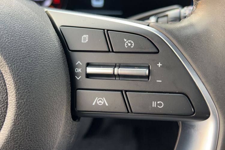 Used Hyundai Elantra 2021 1.5L CVT LUX Prestige Edition Interior 8