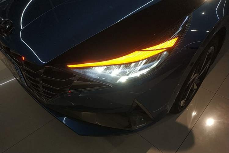 Used Hyundai Elantra 2021 1.5L CVT LUX Prestige Edition Left Front Headlight