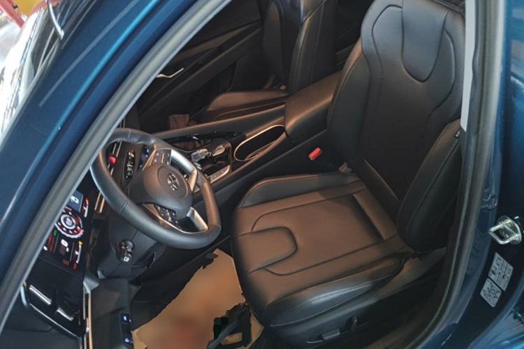 Used Hyundai Elantra 2021 1.5L CVT LUX Prestige Edition Left Front Seat