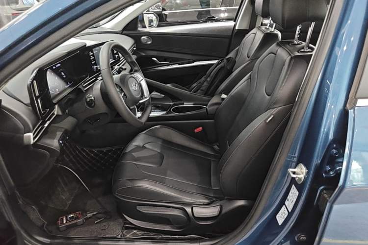 Used Hyundai Elantra 2021 1.5L CVT GLX Elite Edition Left Front Seat