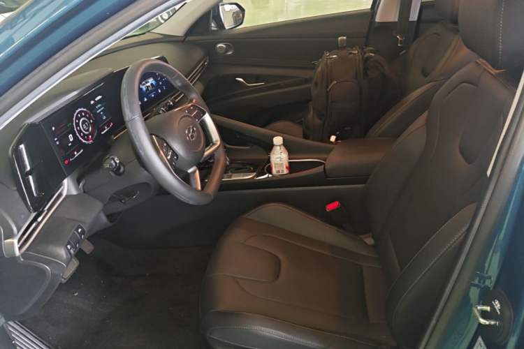 Used Hyundai Elantra 2021 1.5L CVT LUX Prestige Edition Left Front Seat