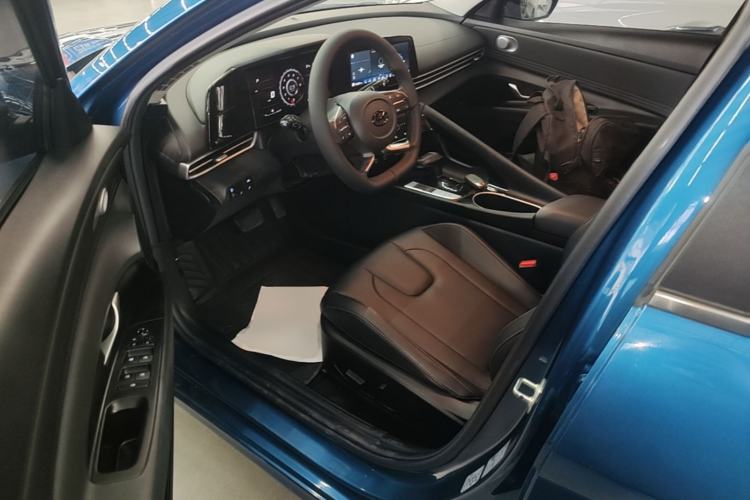 Used Hyundai Elantra 2021 1.5L CVT LUX Prestige Edition Left Front Seat