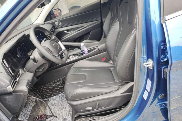 Used Hyundai Elantra 2021 1.5L CVT LUX Prestige Edition Left Front Seat