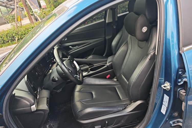 Used Hyundai Elantra 2021 1.5L CVT LUX Prestige Edition Left Front Seat