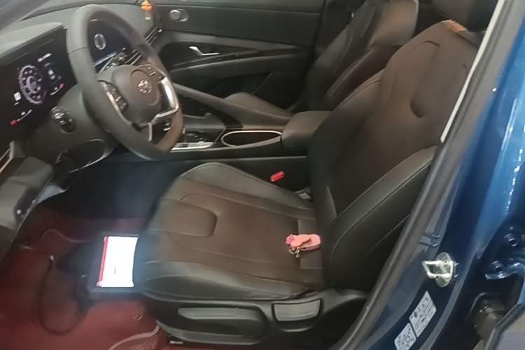Used Hyundai Elantra 2021 1.5L CVT GLX Elite Edition Left Front Seat
