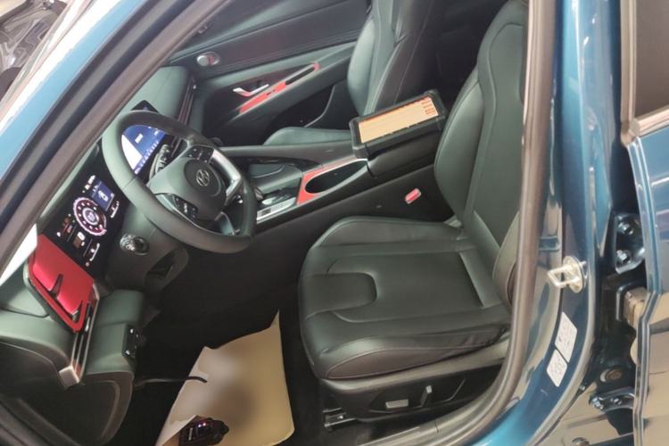 Used Hyundai Elantra 2021 1.5L CVT LUX Prestige Edition Left Front Seat