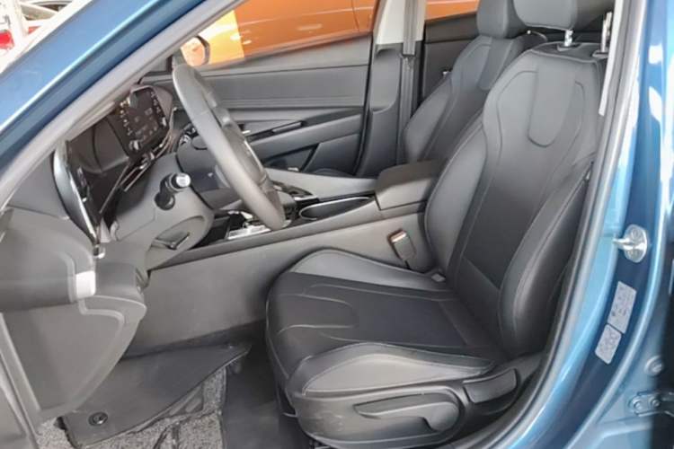 Used Hyundai Elantra 2021 1.5L CVT GLX Elite Edition Left Front Seat