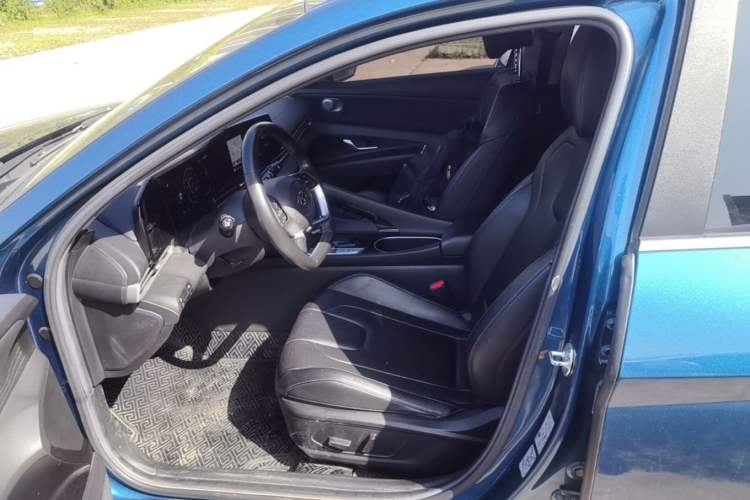 Used Hyundai Elantra 2021 1.5L CVT LUX Prestige Edition Left Front Seat