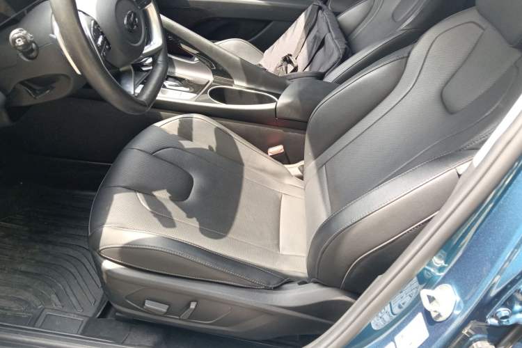 Used Hyundai Elantra 2021 1.5L CVT LUX Prestige Edition Left Front Seat