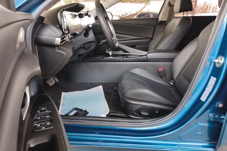 Used Hyundai Elantra 2021 1.5L CVT LUX Prestige Edition Left Front Seat