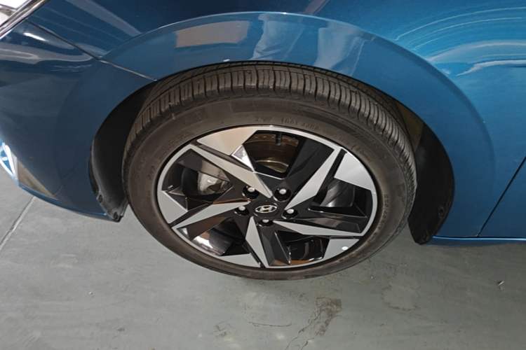 Used Hyundai Elantra 2021 1.5L CVT LUX Prestige Edition Left Front Wheel Hub