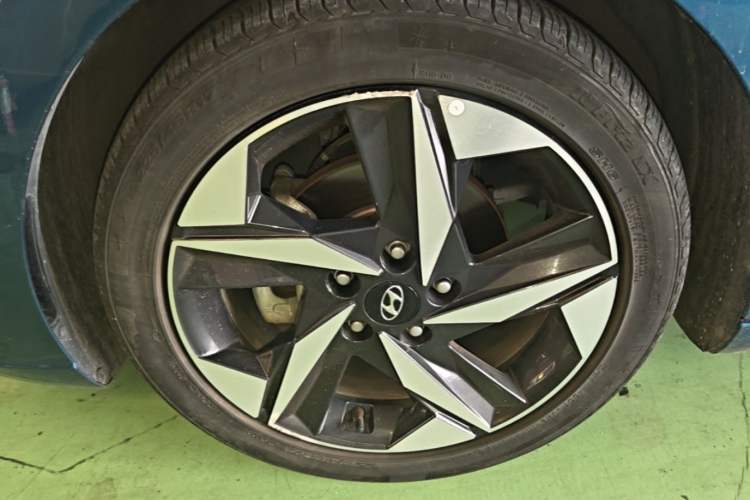 Used Hyundai Elantra 2021 1.5L CVT LUX Prestige Edition Left Front Wheel Hub