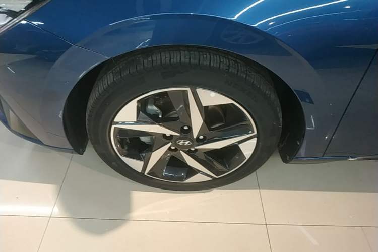Used Hyundai Elantra 2021 1.5L CVT LUX Prestige Edition Left Front Wheel Hub