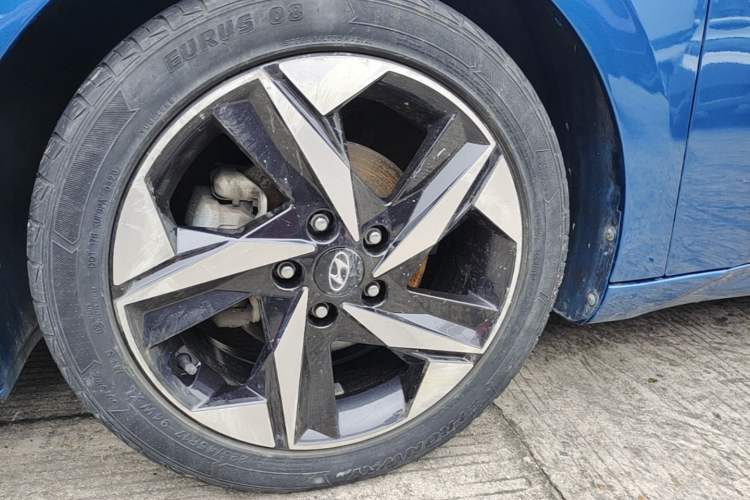 Used Hyundai Elantra 2021 1.5L CVT LUX Prestige Edition Left Front Wheel Hub