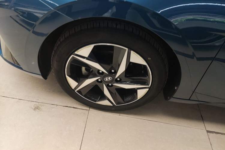 Used Hyundai Elantra 2021 1.5L CVT LUX Prestige Edition Left Front Wheel Hub