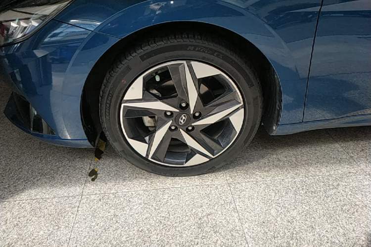 Used Hyundai Elantra 2021 1.5L CVT LUX Prestige Edition Left Front Wheel Hub