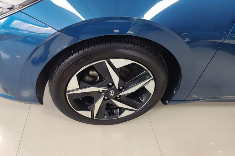 Used Hyundai Elantra 2021 1.5L CVT LUX Prestige Edition Left Front Wheel Hub