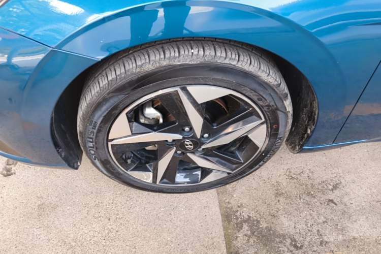 Used Hyundai Elantra 2021 1.5L CVT LUX Prestige Edition Left Front Wheel Hub