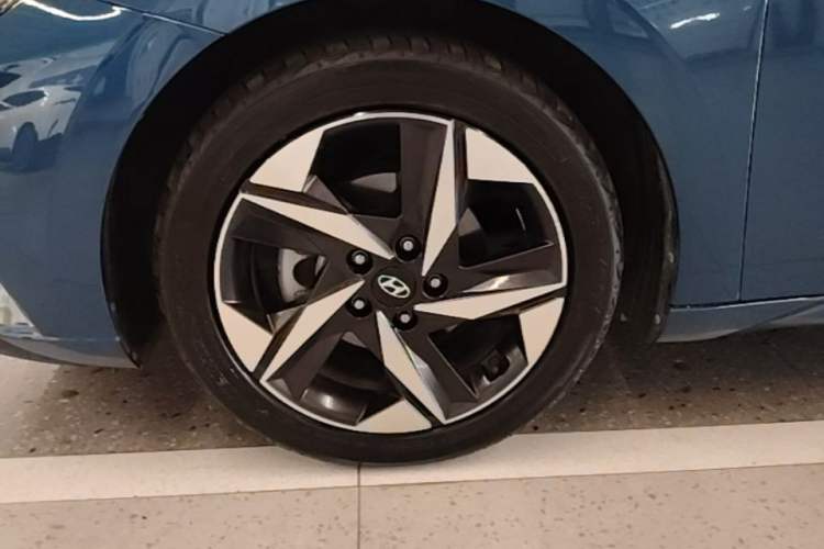 Used Hyundai Elantra 2021 1.5L CVT LUX Prestige Edition Left Front Wheel Hub