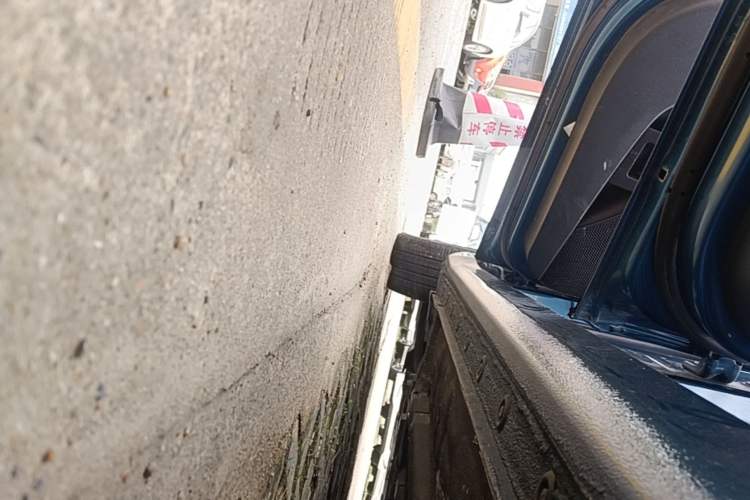 Used Hyundai Elantra 2021 1.5L CVT GLX Elite Edition Left Side Sill