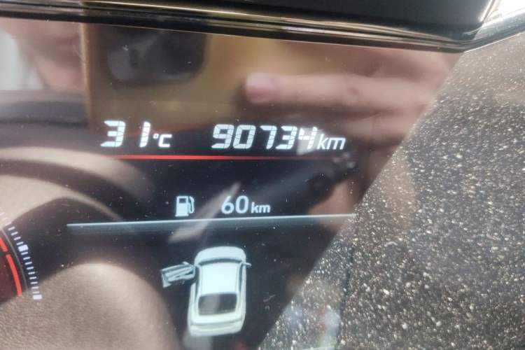 Used Hyundai Elantra 2021 1.5L CVT LUX Prestige Edition Odometer Close Up
