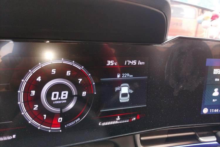 Used Hyundai Elantra 2021 1.5L CVT LUX Prestige Edition Odometer Close Up