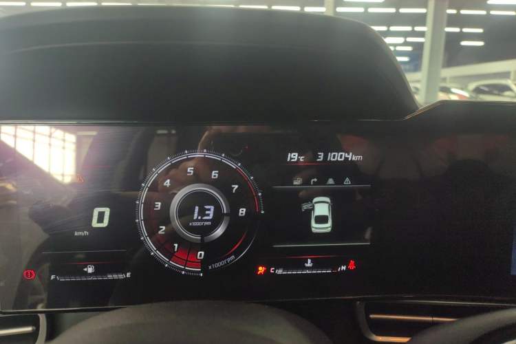 Used Hyundai Elantra 2021 1.5L CVT LUX Prestige Edition Odometer Close Up