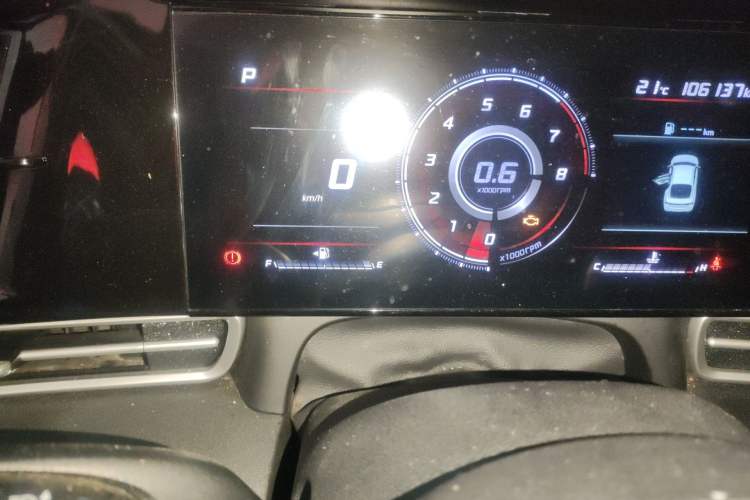 Used Hyundai Elantra 2021 1.5L CVT LUX Prestige Edition Odometer Close Up