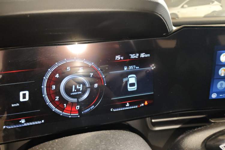 Used Hyundai Elantra 2021 1.5L CVT LUX Prestige Edition Odometer Close Up