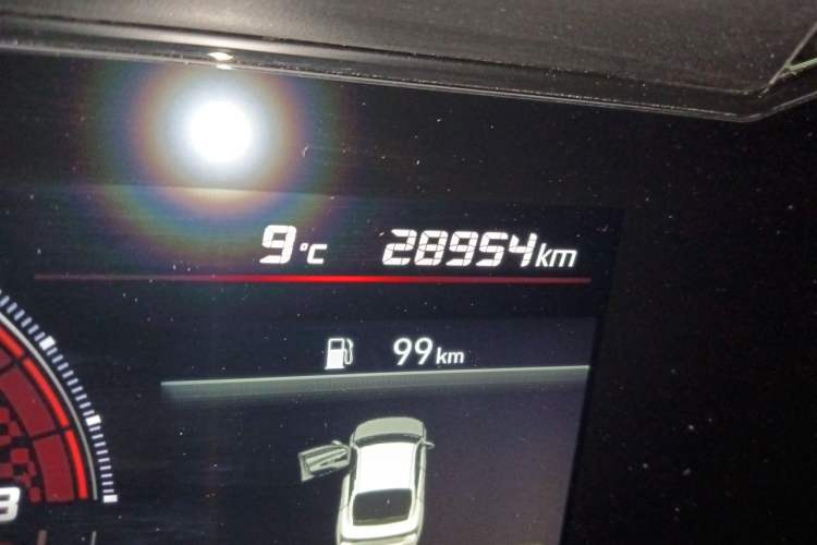 Used Hyundai Elantra 2021 1.5L CVT LUX Prestige Edition Odometer Close Up