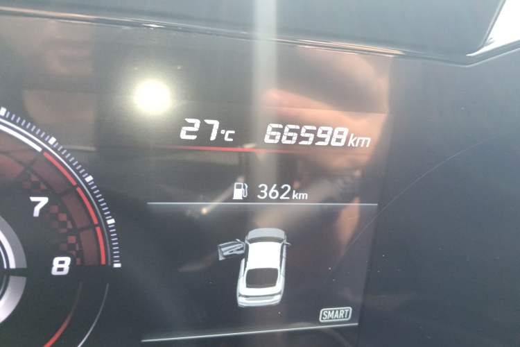 Used Hyundai Elantra 2021 1.5L CVT LUX Prestige Edition Odometer Close Up