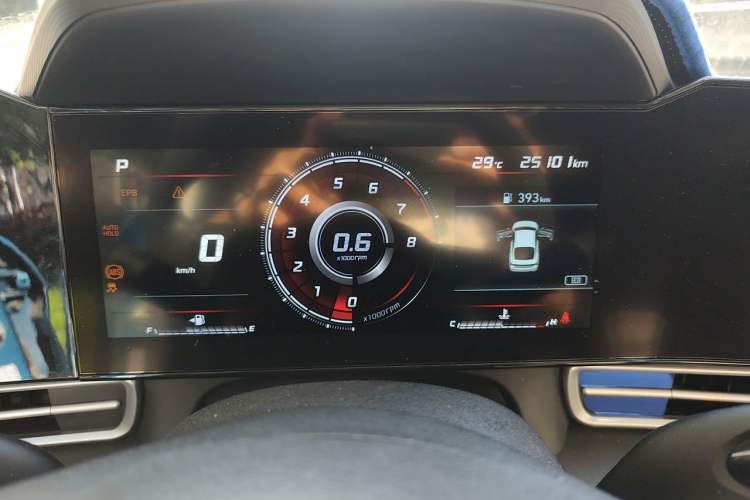 Used Hyundai Elantra 2021 1.5L CVT GLX Elite Edition Odometer Close Up