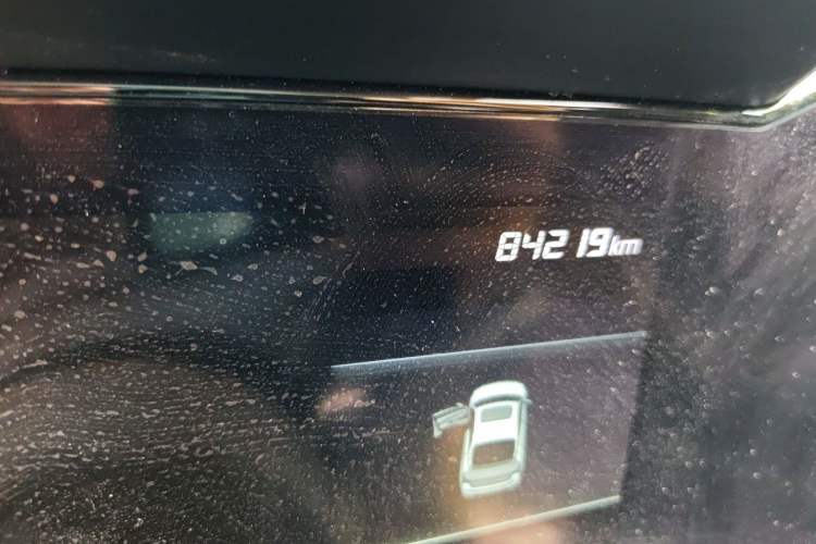Used Hyundai Elantra 2021 1.5L CVT LUX Prestige Edition Odometer Close Up