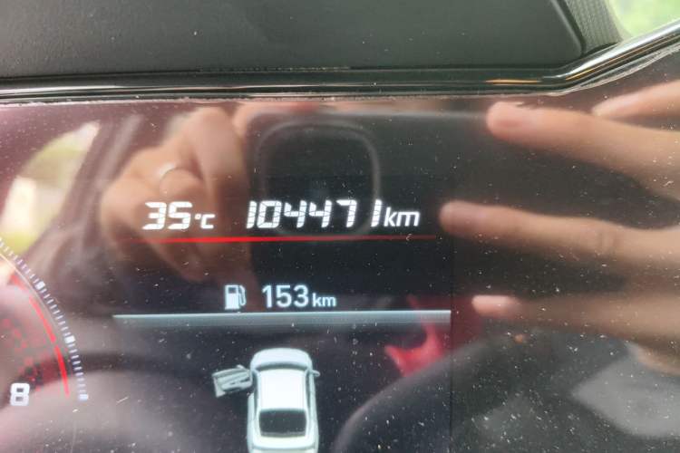 Used Hyundai Elantra 2021 1.5L CVT LUX Prestige Edition Odometer Close Up