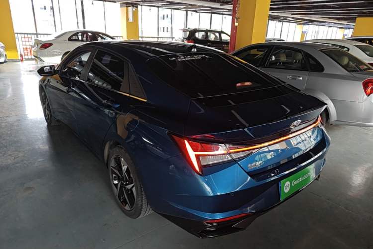 Used Hyundai Elantra 2021 1.5L CVT LUX Prestige Edition Rear Left 45 Deg