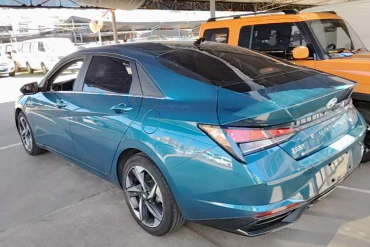 Used Hyundai Elantra 2021 1.5L CVT GLX Elite Edition Rear Left 45 Deg