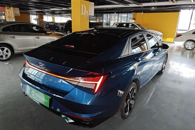 Used Hyundai Elantra 2021 1.5L CVT LUX Prestige Edition Rear Right 45 Deg