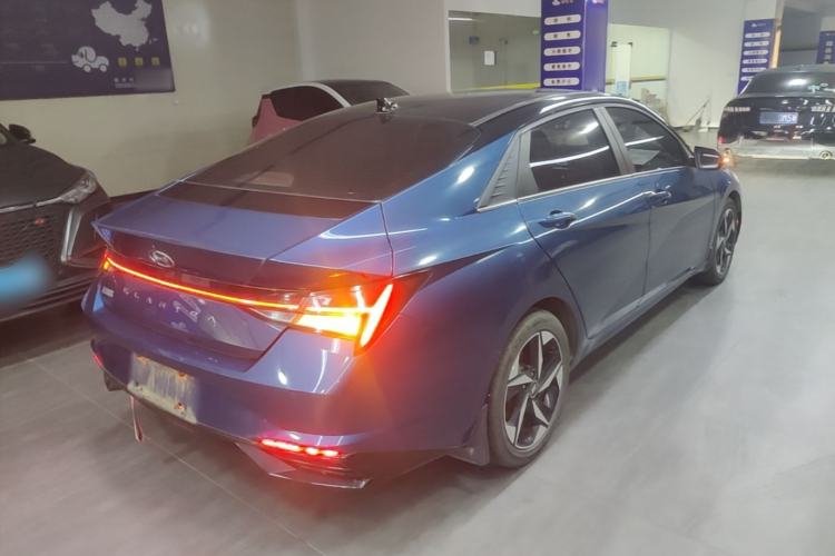 Used Hyundai Elantra 2021 1.5L CVT LUX Prestige Edition Rear Right 45 Deg