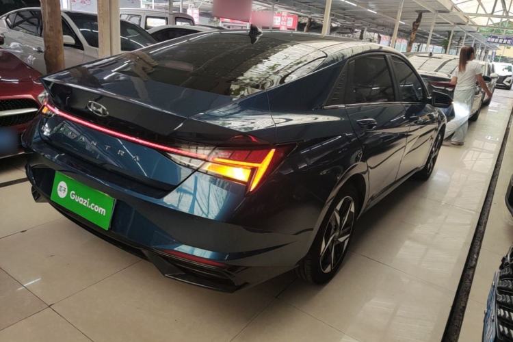 Used Hyundai Elantra 2021 1.5L CVT LUX Prestige Edition Rear Right 45 Deg