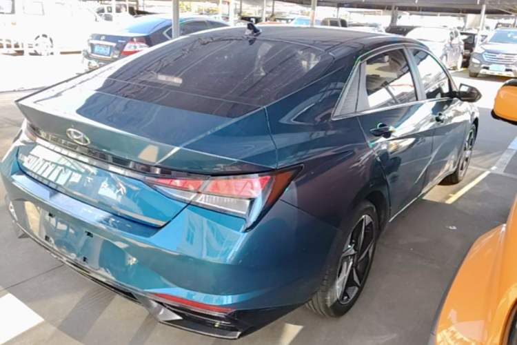 Used Hyundai Elantra 2021 1.5L CVT GLX Elite Edition Rear Right 45 Deg