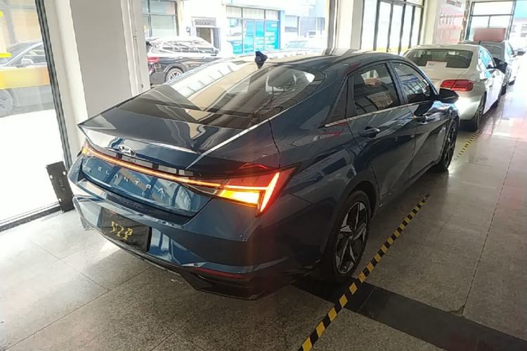 Used Hyundai Elantra 2021 1.5L CVT LUX Prestige Edition Rear Right 45 Deg