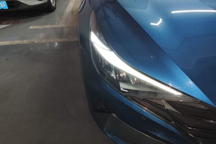 Used Hyundai Elantra 2021 1.5L CVT LUX Prestige Edition Right Front Headlight