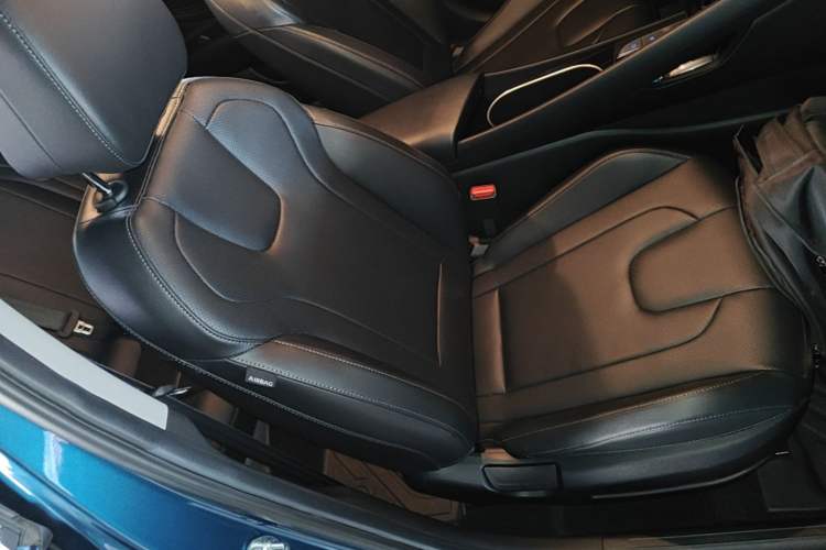 Used Hyundai Elantra 2021 1.5L CVT LUX Prestige Edition Right Front Seat