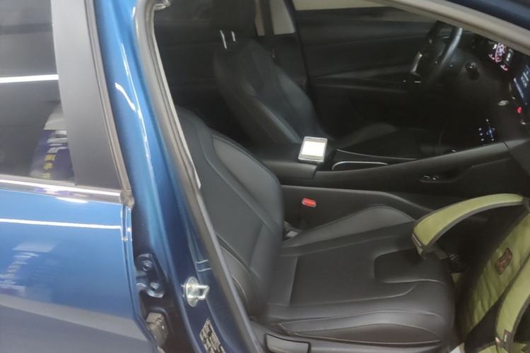 Used Hyundai Elantra 2021 1.5L CVT LUX Prestige Edition Right Front Seat
