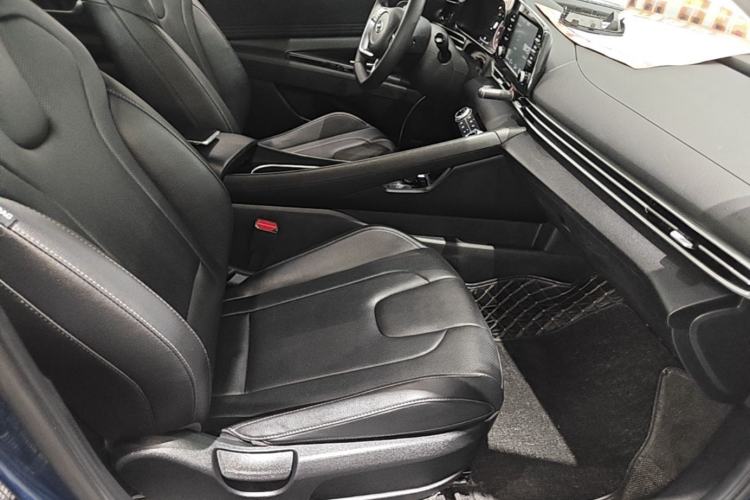 Used Hyundai Elantra 2021 1.5L CVT GLX Elite Edition Right Front Seat