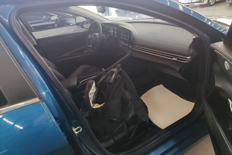 Used Hyundai Elantra 2021 1.5L CVT LUX Prestige Edition Right Front Seat